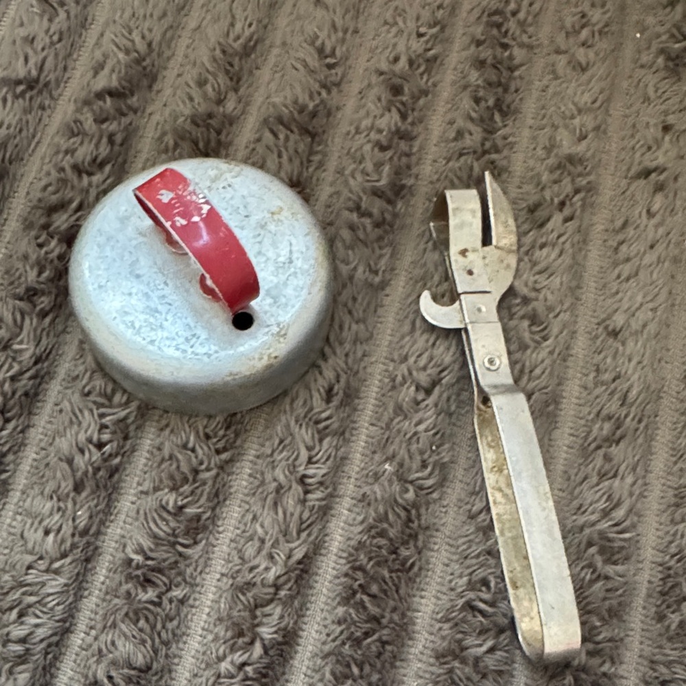 Vintage USA ECKO Metal Can Opener and OLD BISCUIT CUTTER (T2)